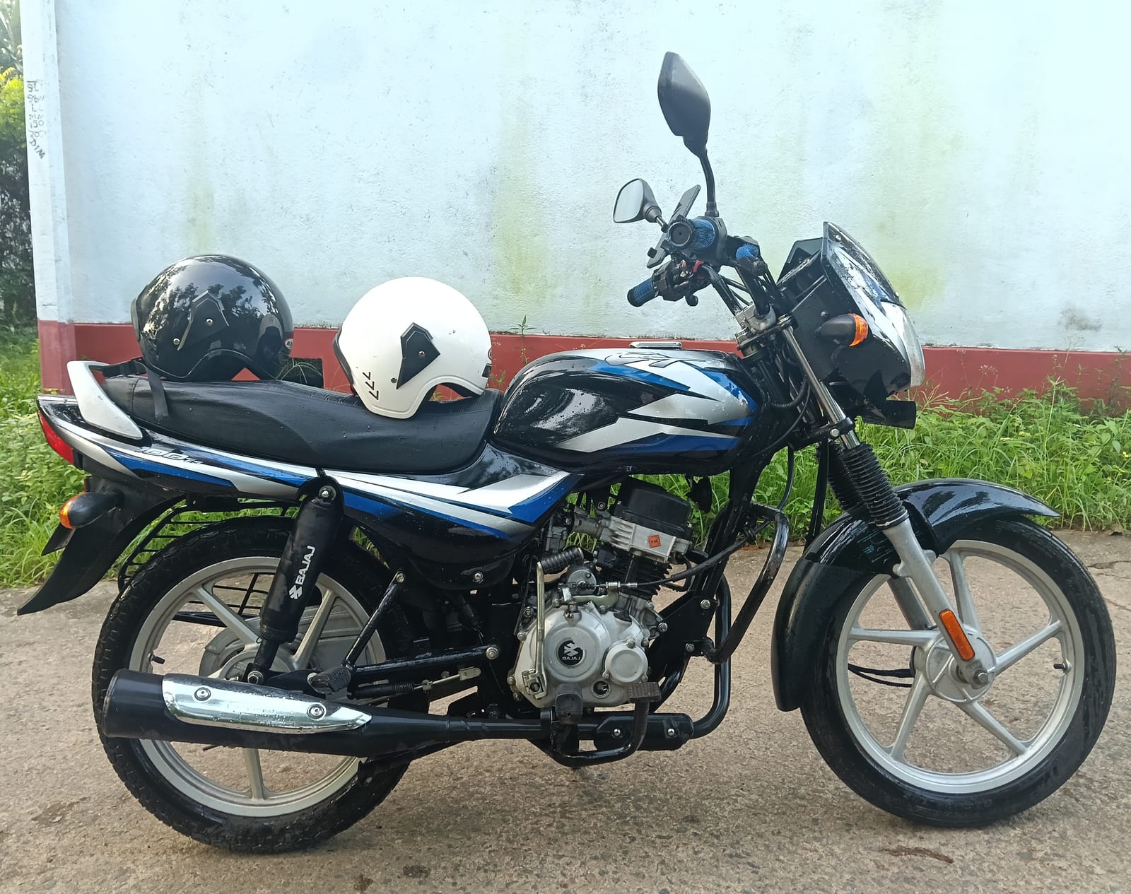 Bajaj CT 100 for rent