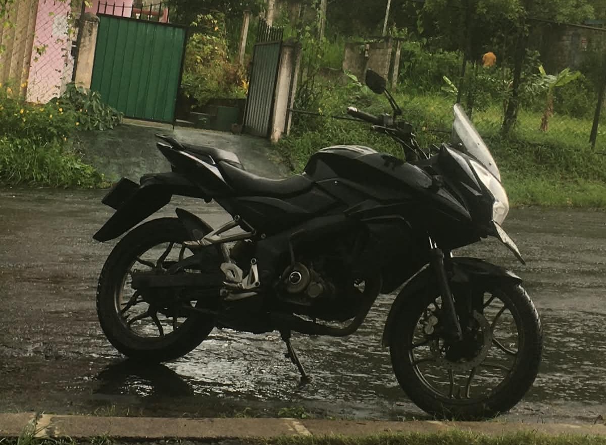Bajaj AS150 for rent in Colombo