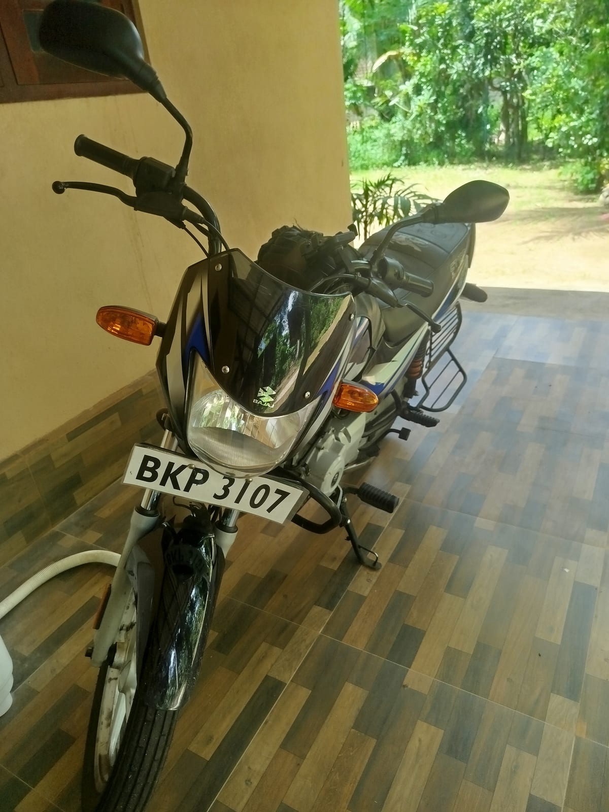 Bajaj CT 100 for rent in Colombo