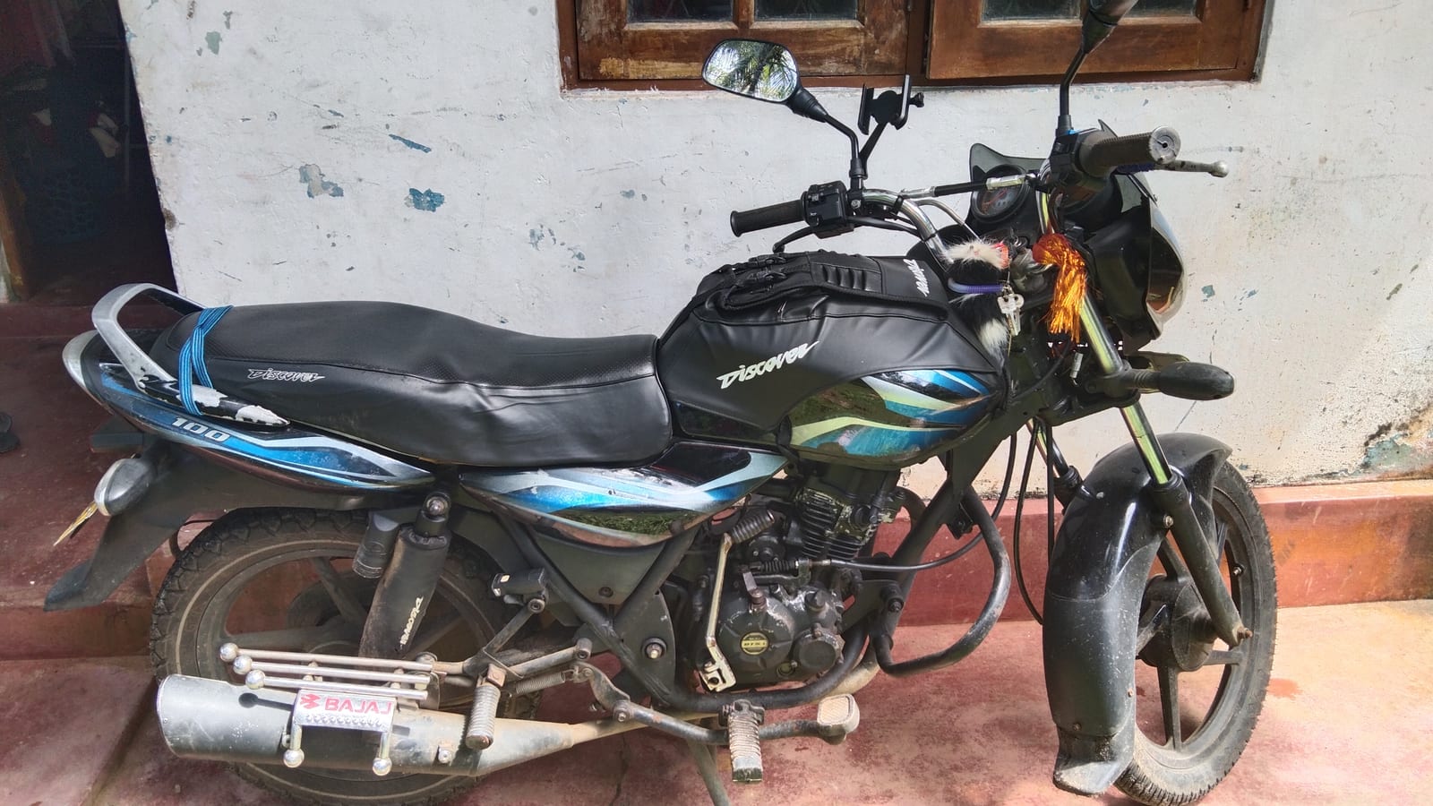 Bajaj Disvovery for rent in Hikkaduwa
