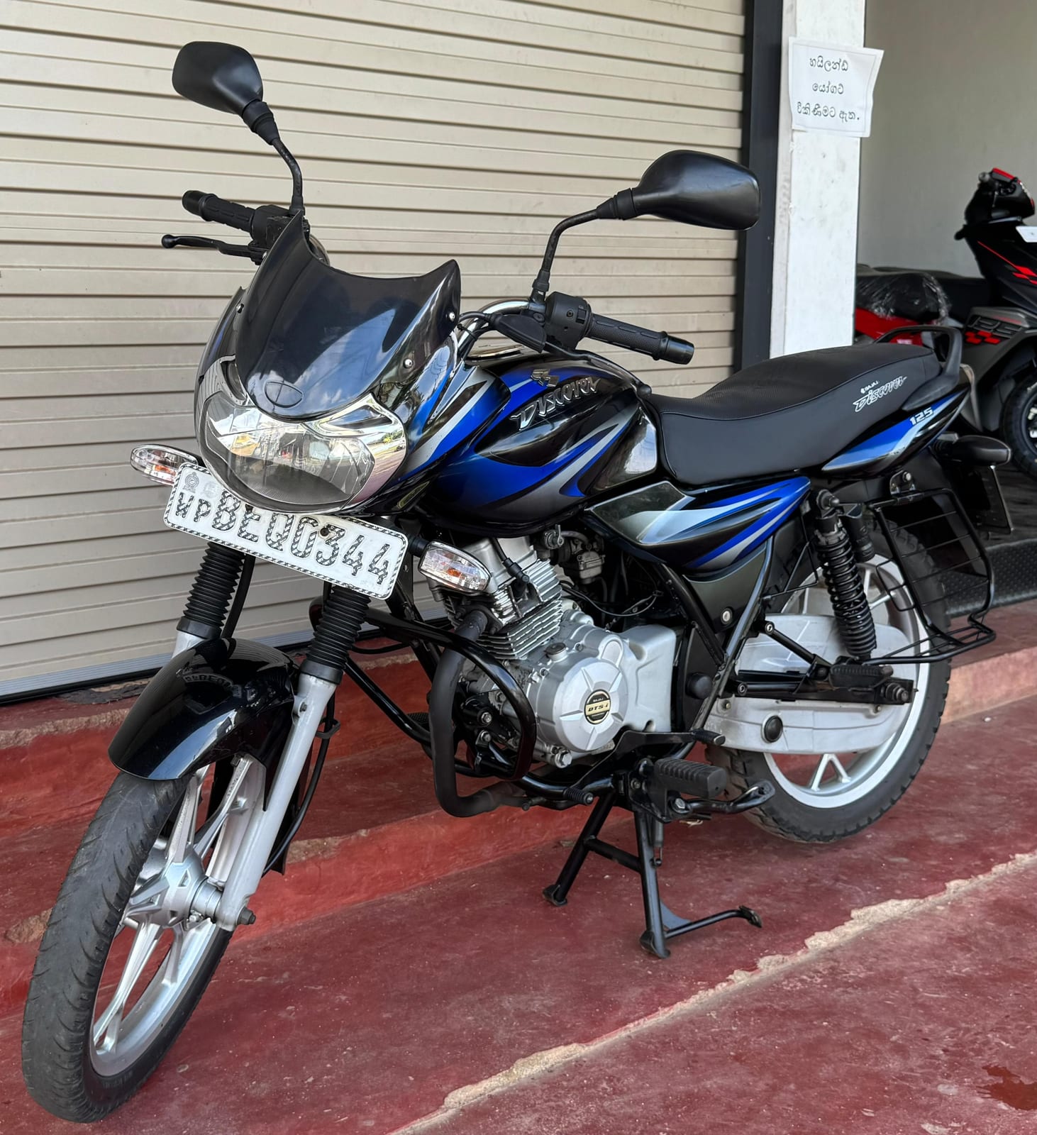 Bajaj Discovery 125 for rent in Colombo